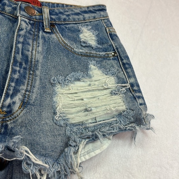 Signature8 Destroyed Five Pocket Button Fly Shorts Small - Picture 4 of 6